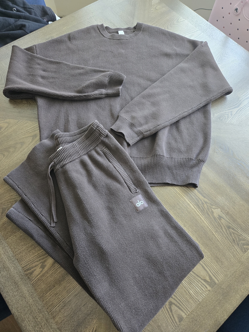 Alo Yoga Scholar 2pc Set Crewneck Sweater Straight Leg Sweatpant Espresso Unisex - Picture 1 of 9